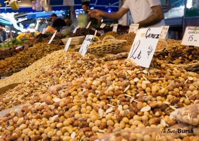 Bursa bazaar nut vendors